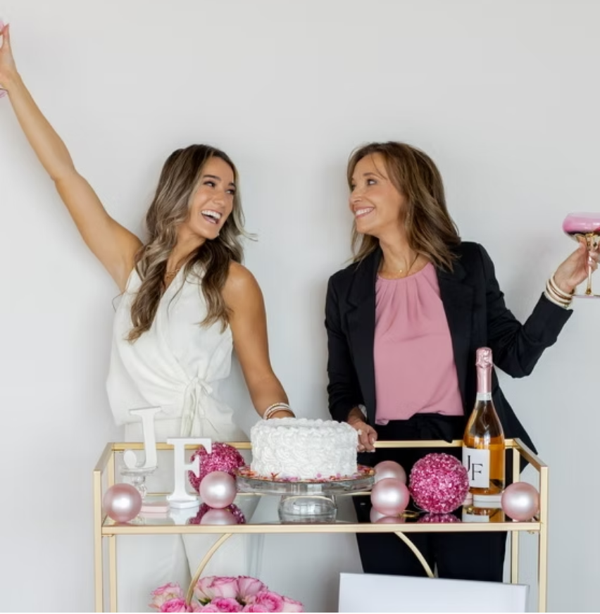 Julia Fuller Weddings is a mother/daughter duo that focuses on wedding planning in the Houston, TX area.